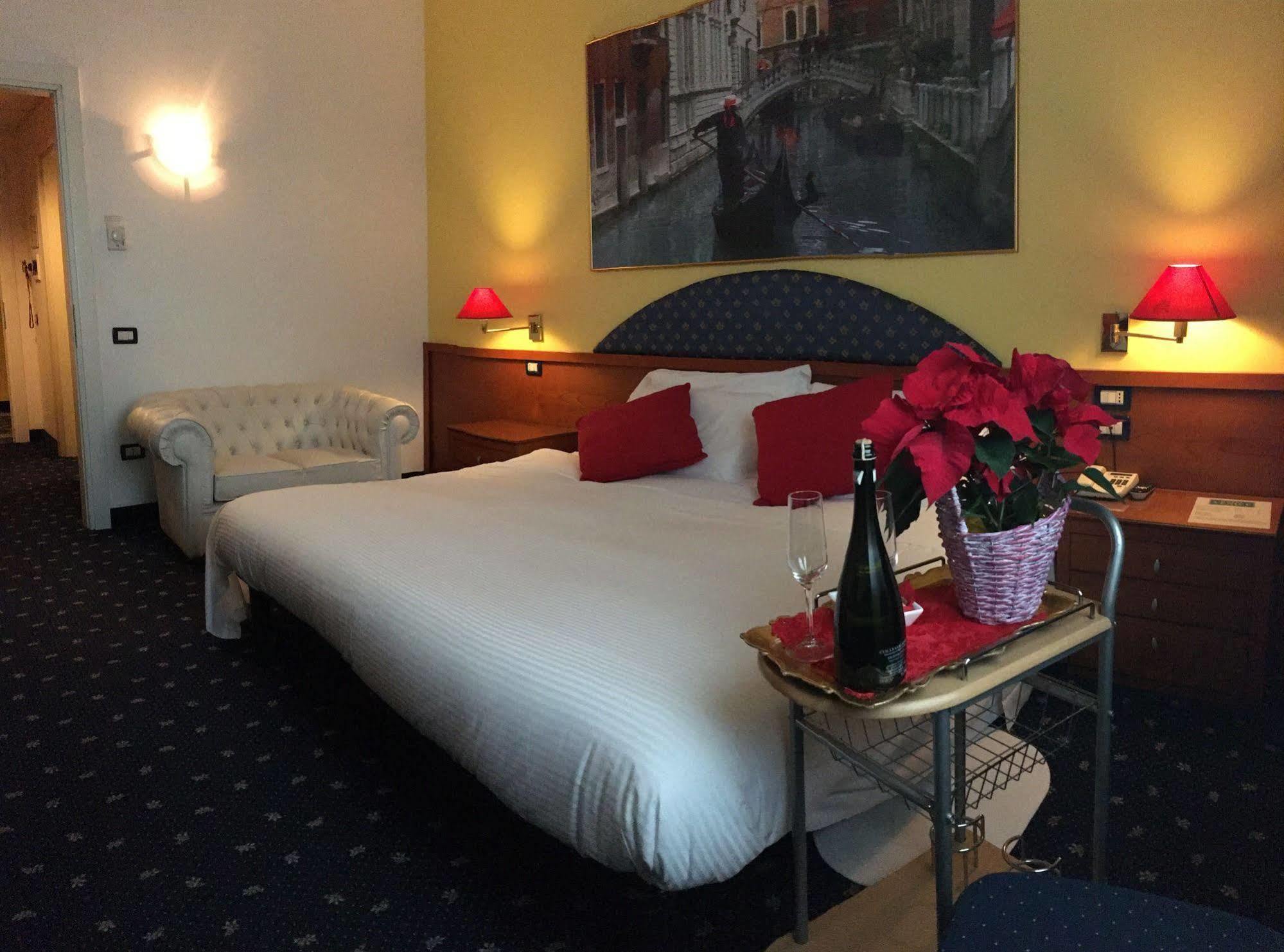 Venice Hotel