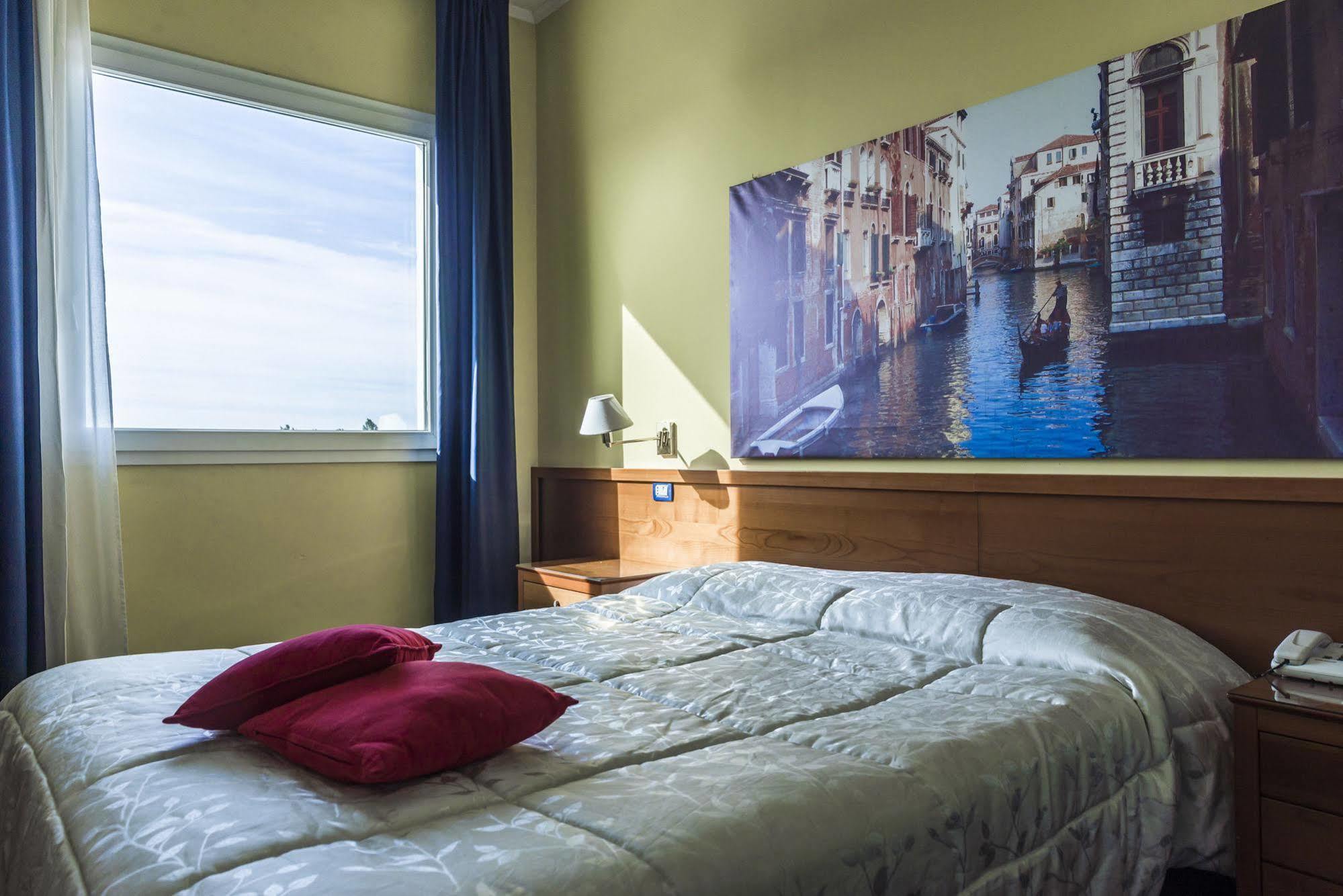 Venice 3*